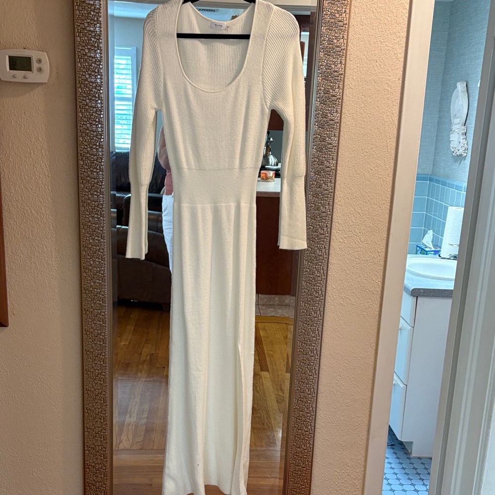 Bluivy White Long Sleeve Scoop Neck Maxi Dress